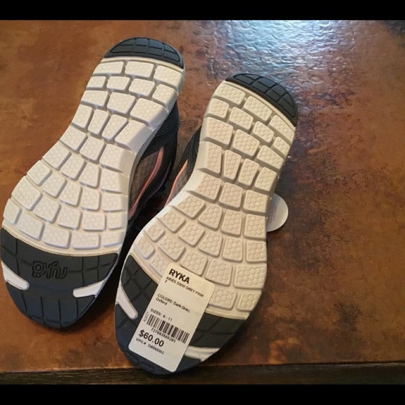 Ryka Aries Walking Sneaker, 7M - Picture 6 of 7